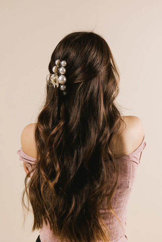 Oversized Pearl Claw Clip in Medium