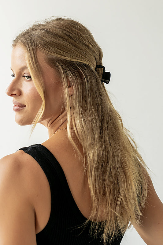 Tati Cutout Claw Clip in Black