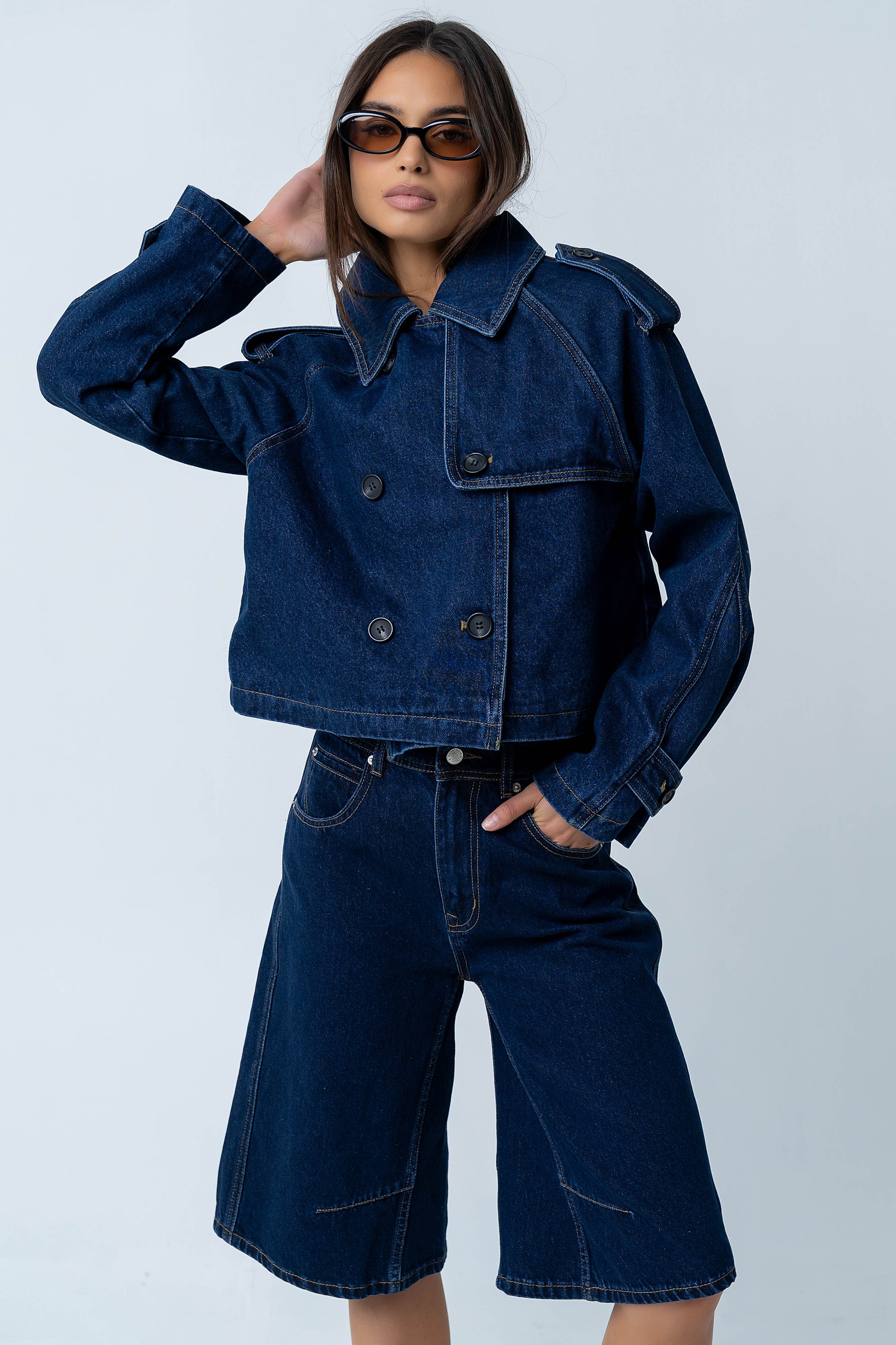Alden Bermuda Shorts in Dark Wash
