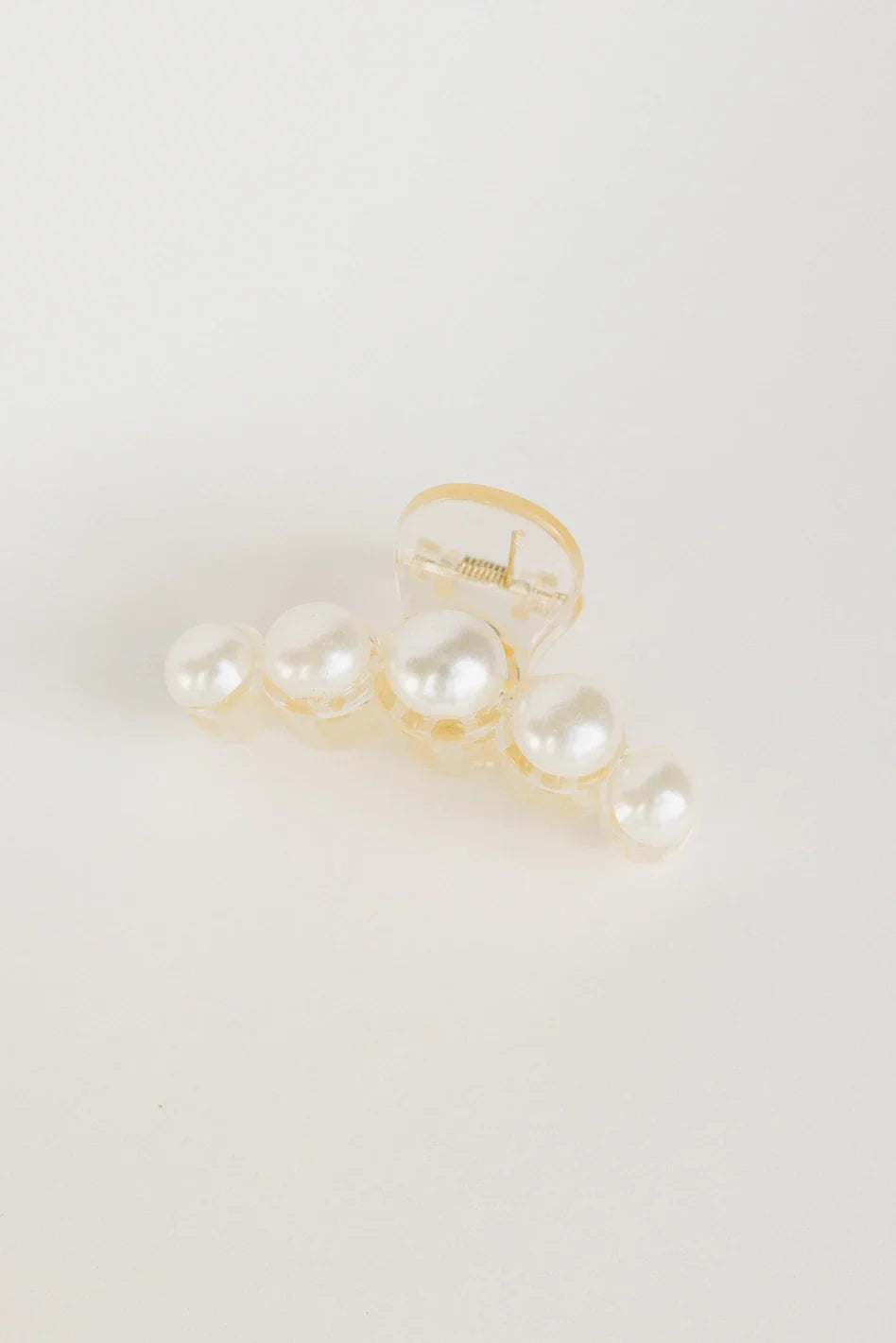 Oversized Pearl Claw Clip in Medium