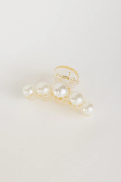 Oversized Pearl Claw Clip in Medium