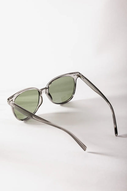 Deon Sunglasses in Grey