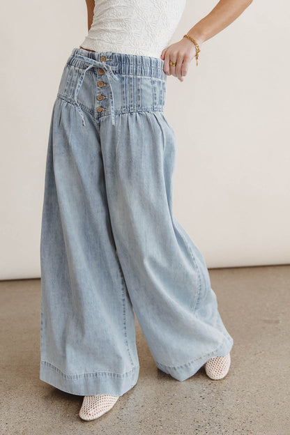 Melanie Wide Leg Pants in Light Wash - FINAL SALE