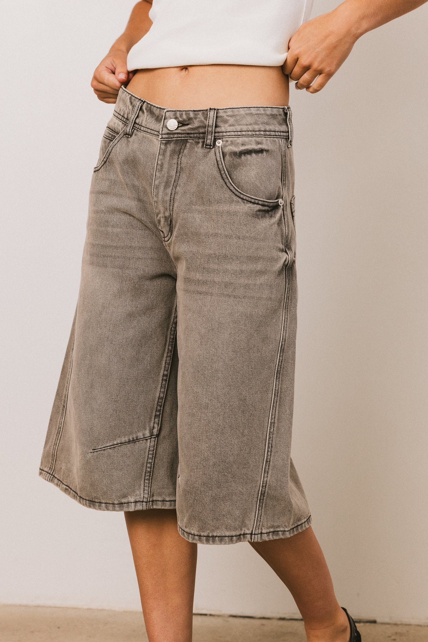 Alden Bermuda Shorts in Grey