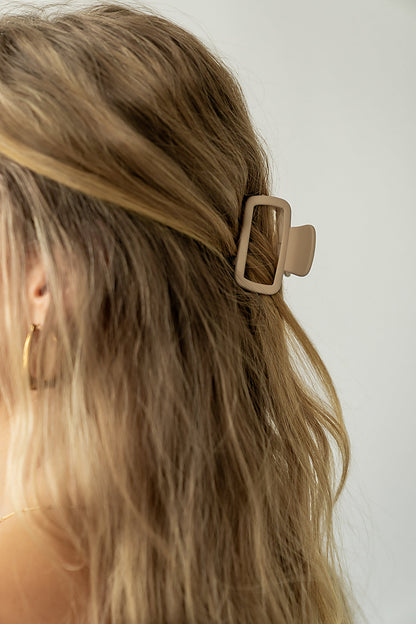 Tati Cutout Claw Clip in Beige