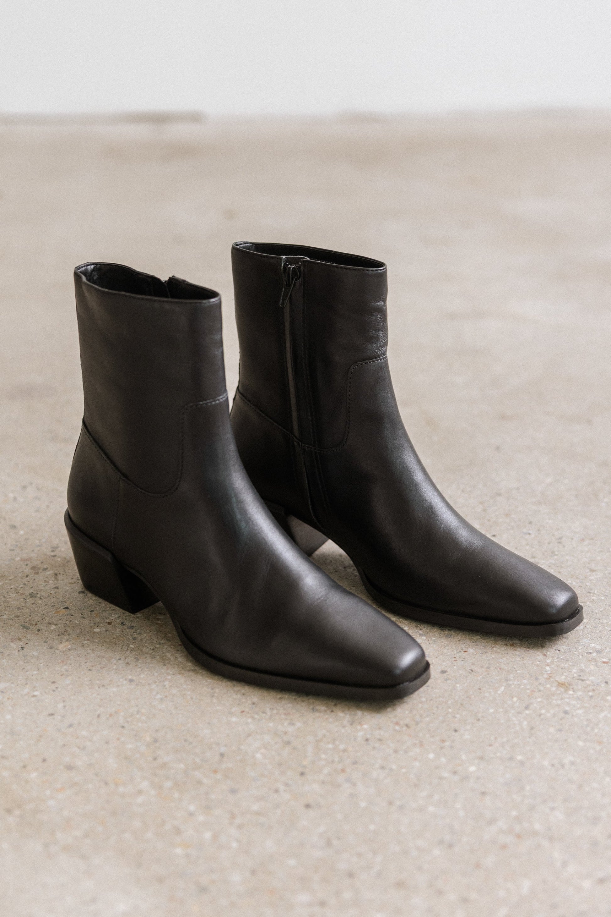 Steve Madden Daney Boots in Black Leather