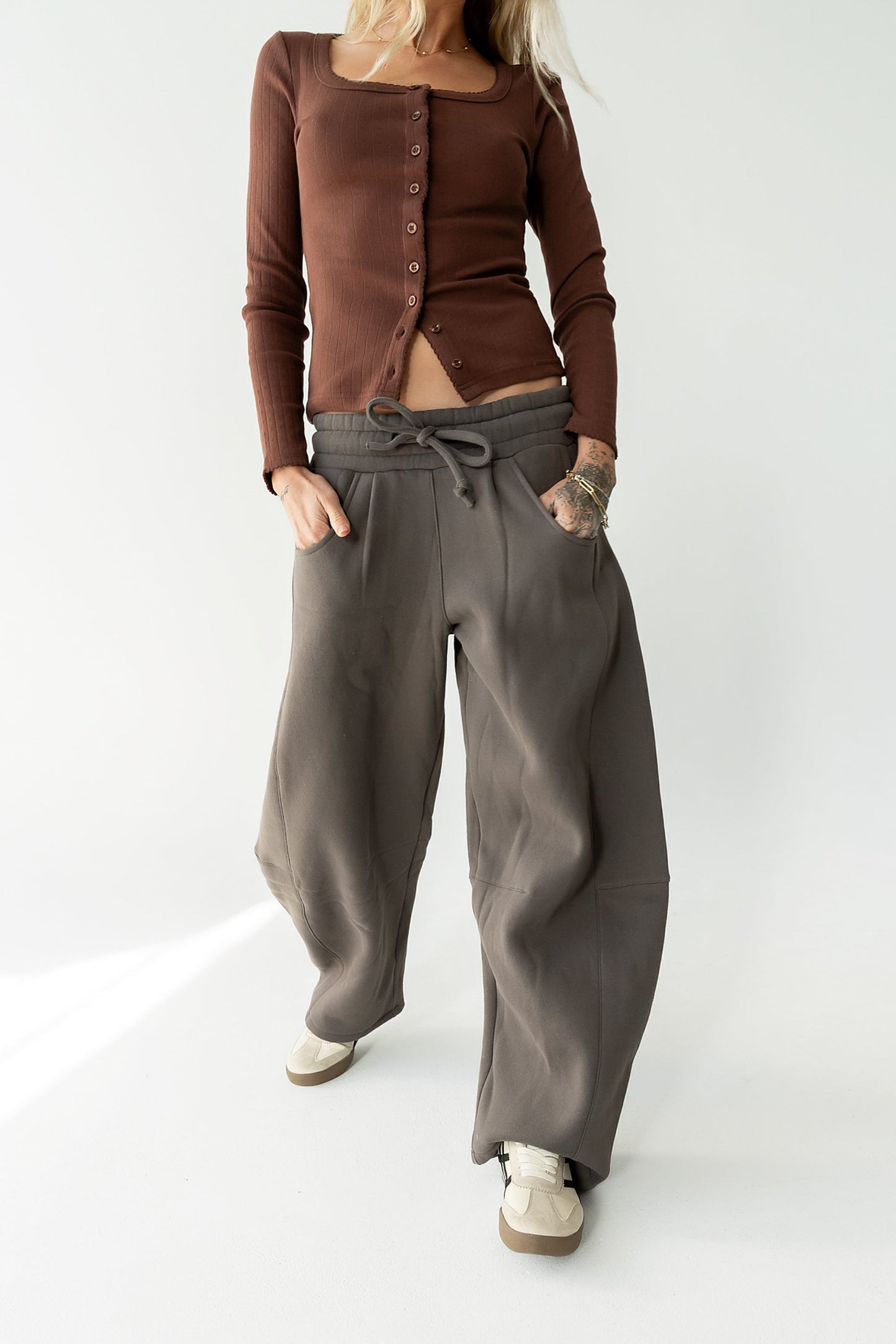Maribel Barrel Sweatpants in Charcoal
