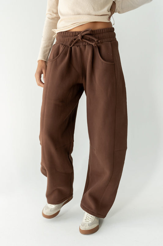 Maribel Barrel Sweatpants in Brown