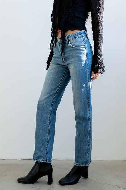 Reya Straight Leg Jeans in Medium Wash