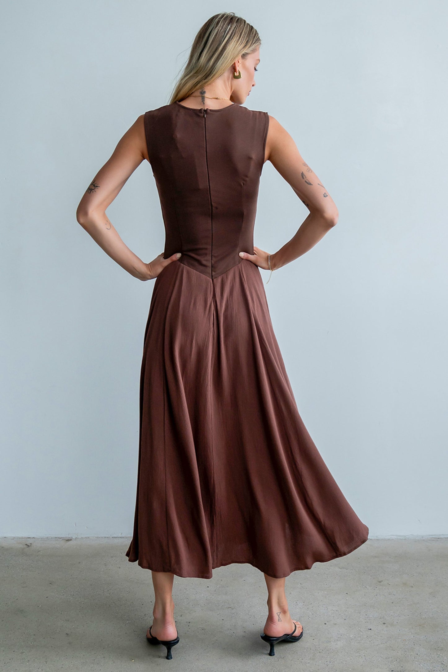 Charles Maxi Dress in Red-Brown