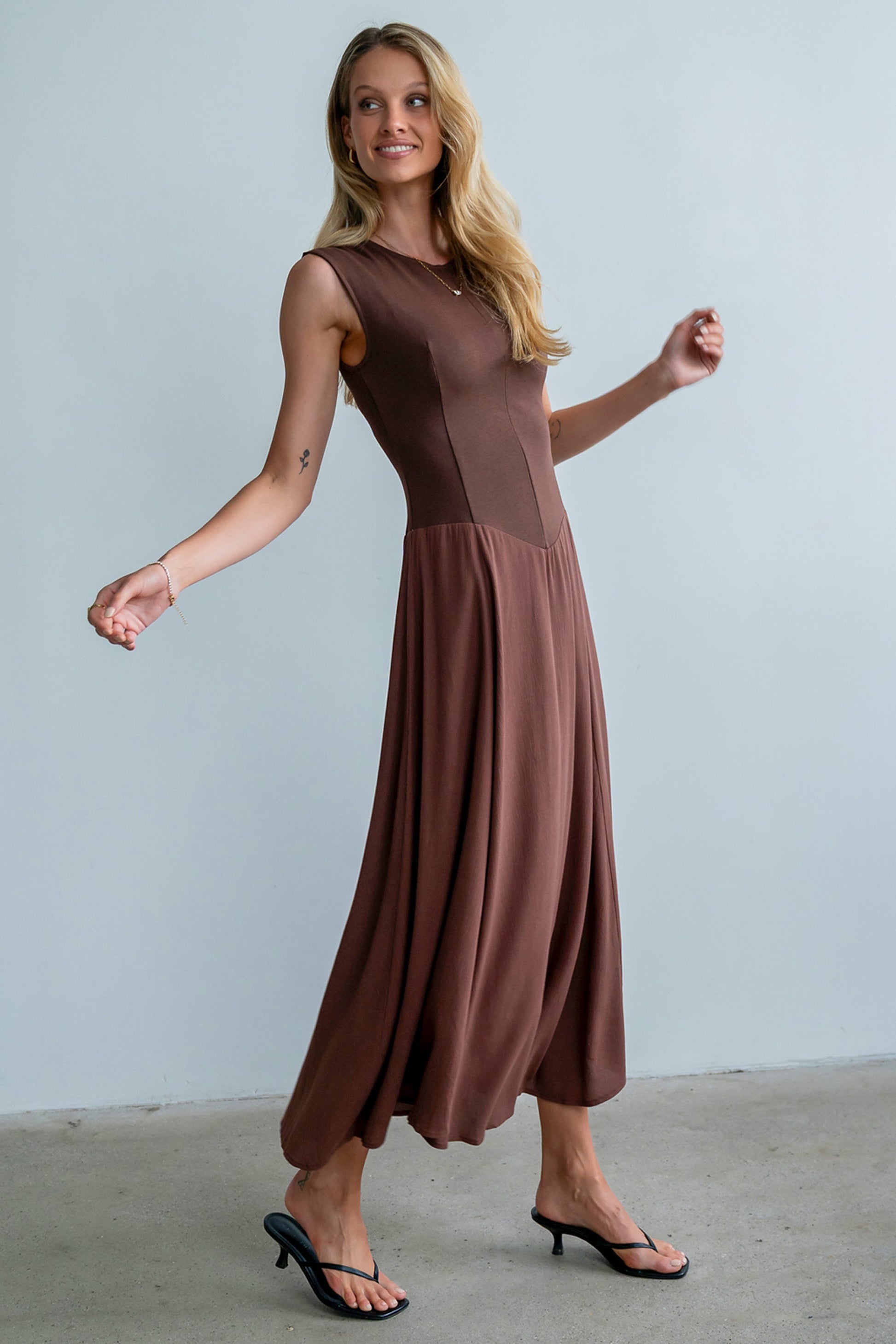 Charles Maxi Dress in Red-Brown