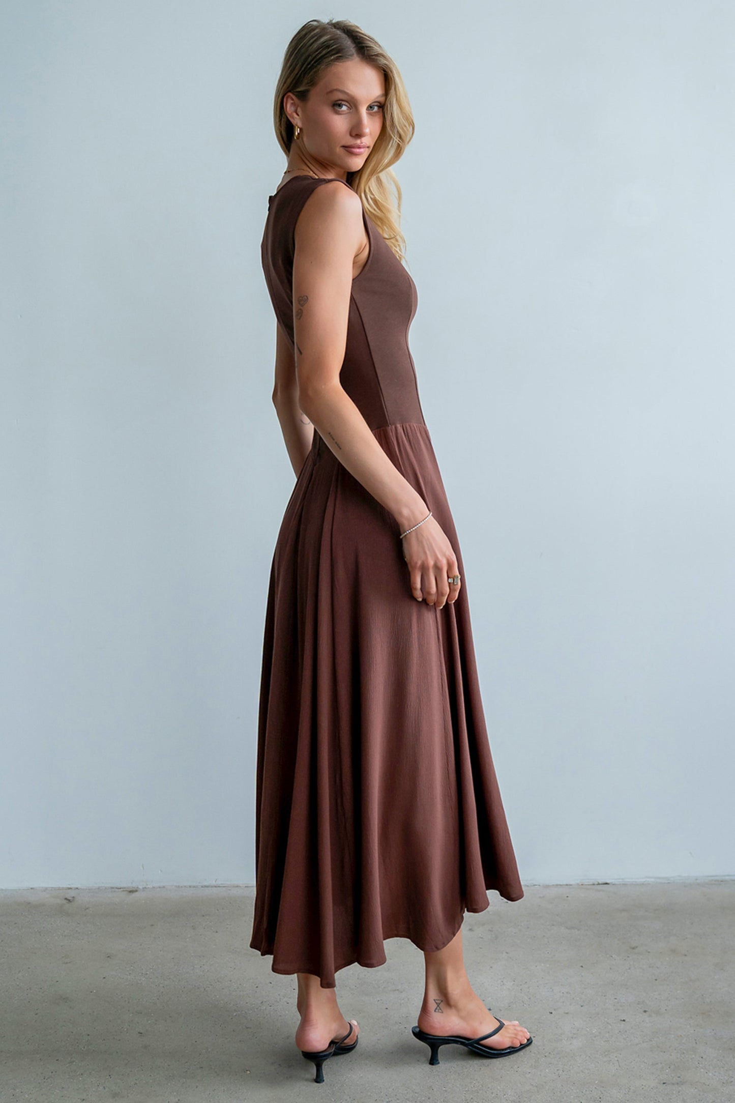 Charles Maxi Dress in Red-Brown