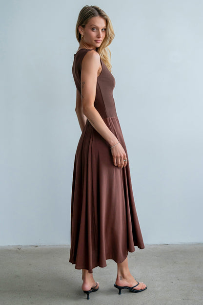 Charles Maxi Dress in Red-Brown